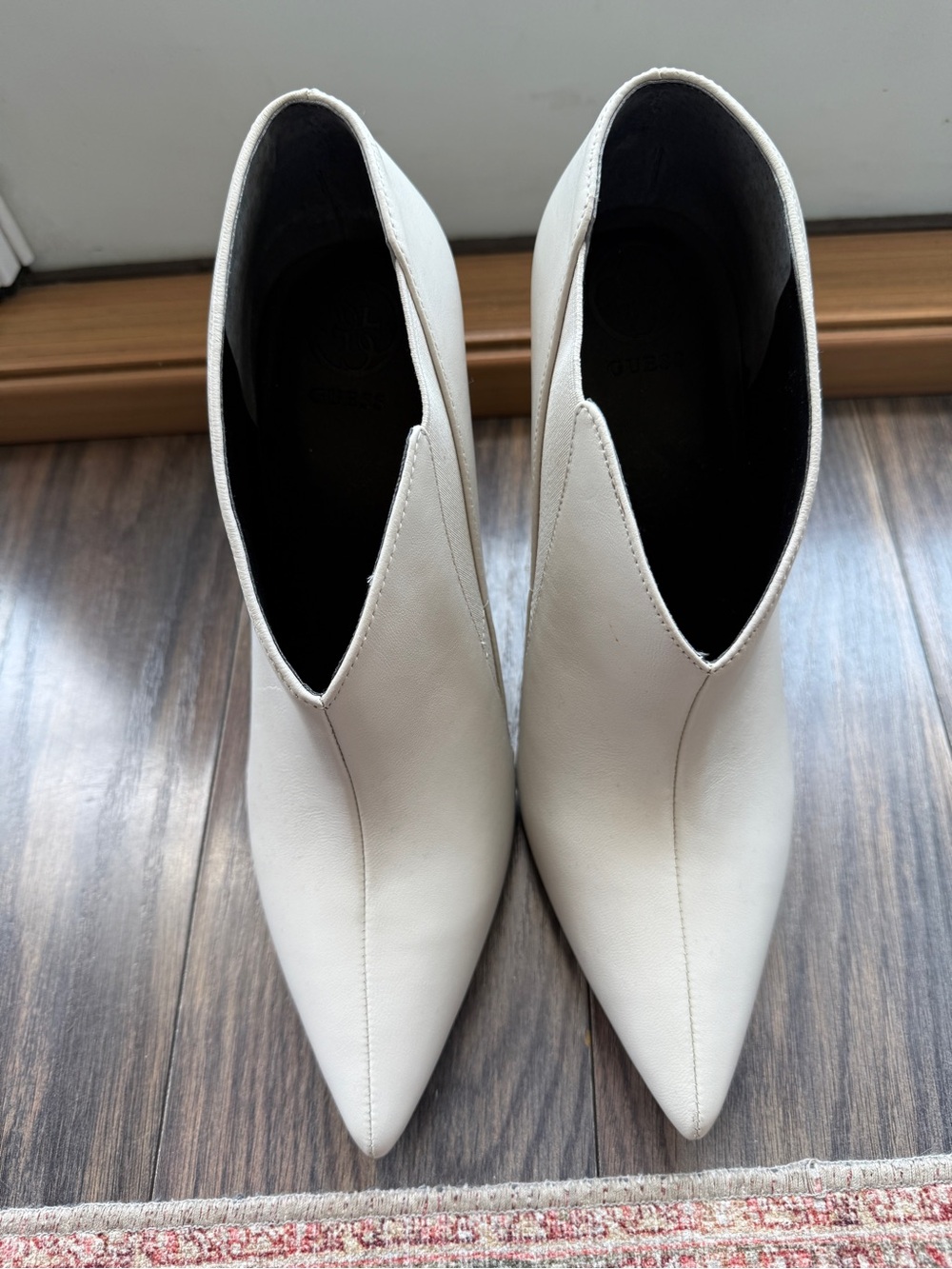 NWOT Guess Women's White Pointed Stiletto Ankle Boots - Picture 3 of 8